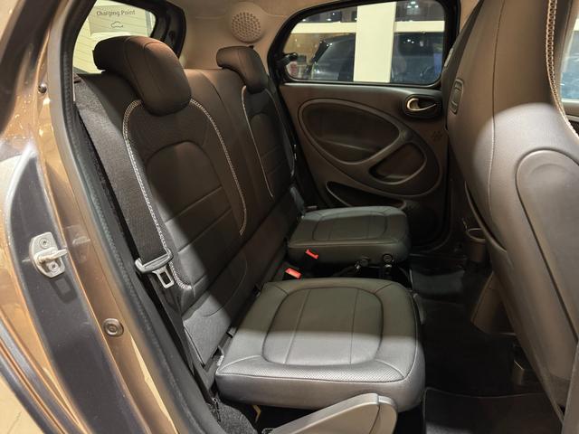 スマートフォーフォー ＢＲＡＢＵＳ　エクスクルーシブ（39枚目）