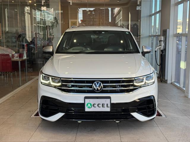 ティグアン Ｒ　ＡＣＣ　本革シート　純正ナビ　全周囲カメラ　ＥＴＣ　Ｃａｒｐｌａｙ　シートヒーター　リアパークセンサー　デジタルメータークラスター　ＬＥＤヘッドライト　純正２１インチナビ（3枚目）