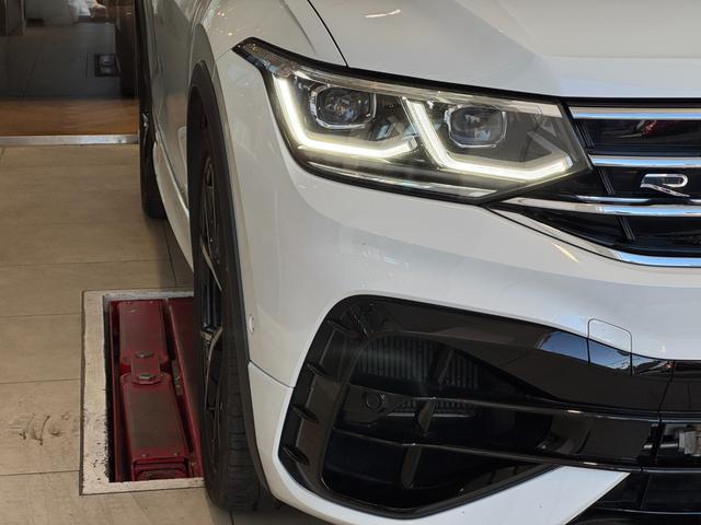 ティグアン Ｒ　ＡＣＣ　本革シート　純正ナビ　全周囲カメラ　ＥＴＣ　Ｃａｒｐｌａｙ　シートヒーター　リアパークセンサー　デジタルメータークラスター　ＬＥＤヘッドライト　純正２１インチナビ（4枚目）