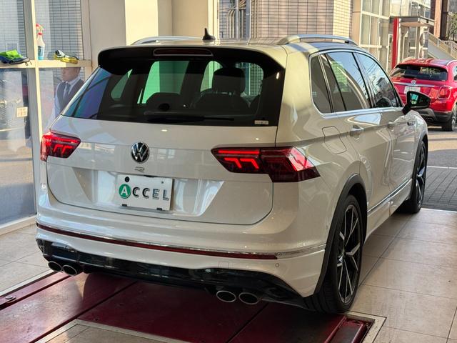 ティグアン Ｒ　ＡＣＣ　本革シート　純正ナビ　全周囲カメラ　ＥＴＣ　Ｃａｒｐｌａｙ　シートヒーター　リアパークセンサー　デジタルメータークラスター　ＬＥＤヘッドライト　純正２１インチナビ（5枚目）