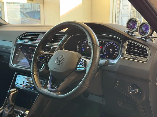 ティグアン Ｒ　ＡＣＣ　本革シート　純正ナビ　全周囲カメラ　ＥＴＣ　Ｃａｒｐｌａｙ　シートヒーター　リアパークセンサー　デジタルメータークラスター　ＬＥＤヘッドライト　純正２１インチナビ（15枚目）