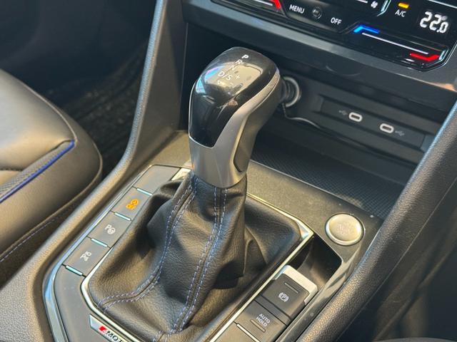 ティグアン Ｒ　ＡＣＣ　本革シート　純正ナビ　全周囲カメラ　ＥＴＣ　Ｃａｒｐｌａｙ　シートヒーター　リアパークセンサー　デジタルメータークラスター　ＬＥＤヘッドライト　純正２１インチナビ（16枚目）