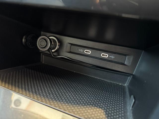 ティグアン Ｒ　ＡＣＣ　本革シート　純正ナビ　全周囲カメラ　ＥＴＣ　Ｃａｒｐｌａｙ　シートヒーター　リアパークセンサー　デジタルメータークラスター　ＬＥＤヘッドライト　純正２１インチナビ（17枚目）