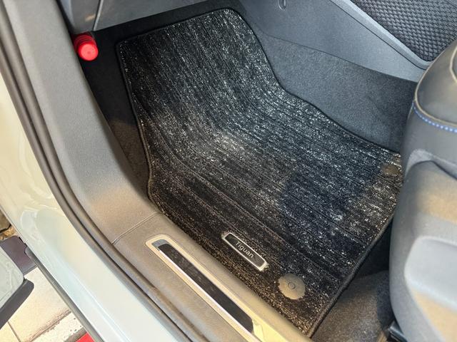 ティグアン Ｒ　ＡＣＣ　本革シート　純正ナビ　全周囲カメラ　ＥＴＣ　Ｃａｒｐｌａｙ　シートヒーター　リアパークセンサー　デジタルメータークラスター　ＬＥＤヘッドライト　純正２１インチナビ（34枚目）