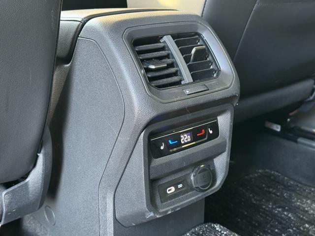 ティグアン Ｒ　ＡＣＣ　本革シート　純正ナビ　全周囲カメラ　ＥＴＣ　Ｃａｒｐｌａｙ　シートヒーター　リアパークセンサー　デジタルメータークラスター　ＬＥＤヘッドライト　純正２１インチナビ（37枚目）