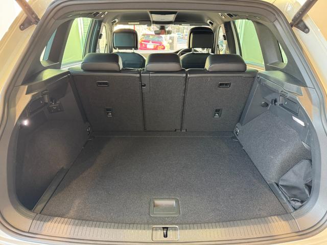 ティグアン Ｒ　ＡＣＣ　本革シート　純正ナビ　全周囲カメラ　ＥＴＣ　Ｃａｒｐｌａｙ　シートヒーター　リアパークセンサー　デジタルメータークラスター　ＬＥＤヘッドライト　純正２１インチナビ（40枚目）