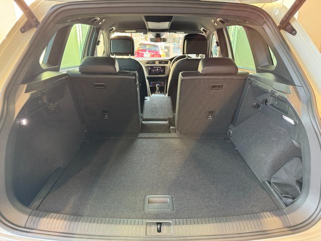 ティグアン Ｒ　ＡＣＣ　本革シート　純正ナビ　全周囲カメラ　ＥＴＣ　Ｃａｒｐｌａｙ　シートヒーター　リアパークセンサー　デジタルメータークラスター　ＬＥＤヘッドライト　純正２１インチナビ（41枚目）