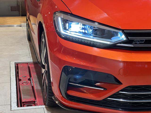 ゴルフトゥーラン ＴＳＩ　Ｒライン　ＡＣＣ　レーンキープアシスト　衝突軽減ブレーキ　純正ナビ　バックカメラ　Ｂｌｕｅｔｏｏｔｈ　ＥＴＣ　ＬＥＤヘッドライト　純正１７インチアルミ（4枚目）