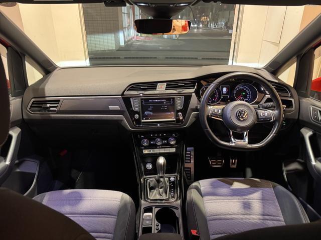 ゴルフトゥーラン ＴＳＩ　Ｒライン　ＡＣＣ　レーンキープアシスト　衝突軽減ブレーキ　純正ナビ　バックカメラ　Ｂｌｕｅｔｏｏｔｈ　ＥＴＣ　ＬＥＤヘッドライト　純正１７インチアルミ（6枚目）