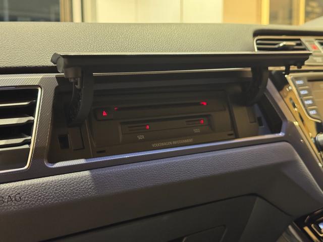 ゴルフトゥーラン ＴＳＩ　Ｒライン　ＡＣＣ　レーンキープアシスト　衝突軽減ブレーキ　純正ナビ　バックカメラ　Ｂｌｕｅｔｏｏｔｈ　ＥＴＣ　ＬＥＤヘッドライト　純正１７インチアルミ（11枚目）