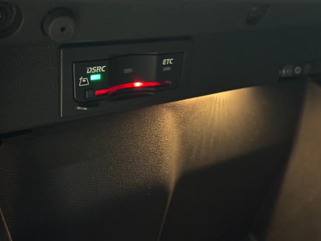 ゴルフトゥーラン ＴＳＩ　Ｒライン　ＡＣＣ　レーンキープアシスト　衝突軽減ブレーキ　純正ナビ　バックカメラ　Ｂｌｕｅｔｏｏｔｈ　ＥＴＣ　ＬＥＤヘッドライト　純正１７インチアルミ（12枚目）