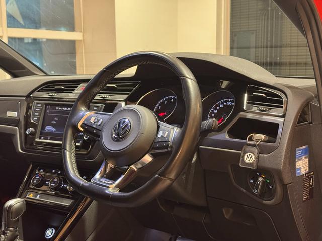ゴルフトゥーラン ＴＳＩ　Ｒライン　ＡＣＣ　レーンキープアシスト　衝突軽減ブレーキ　純正ナビ　バックカメラ　Ｂｌｕｅｔｏｏｔｈ　ＥＴＣ　ＬＥＤヘッドライト　純正１７インチアルミ（14枚目）