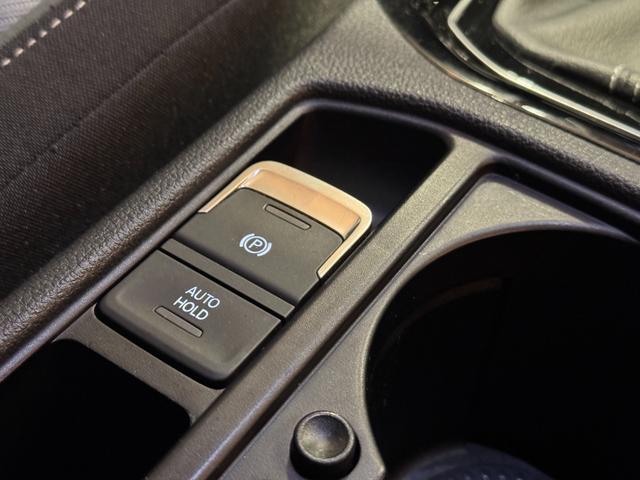 ゴルフトゥーラン ＴＳＩ　Ｒライン　ＡＣＣ　レーンキープアシスト　衝突軽減ブレーキ　純正ナビ　バックカメラ　Ｂｌｕｅｔｏｏｔｈ　ＥＴＣ　ＬＥＤヘッドライト　純正１７インチアルミ（16枚目）