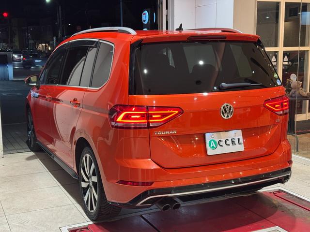 ゴルフトゥーラン ＴＳＩ　Ｒライン　ＡＣＣ　レーンキープアシスト　衝突軽減ブレーキ　純正ナビ　バックカメラ　Ｂｌｕｅｔｏｏｔｈ　ＥＴＣ　ＬＥＤヘッドライト　純正１７インチアルミ（18枚目）