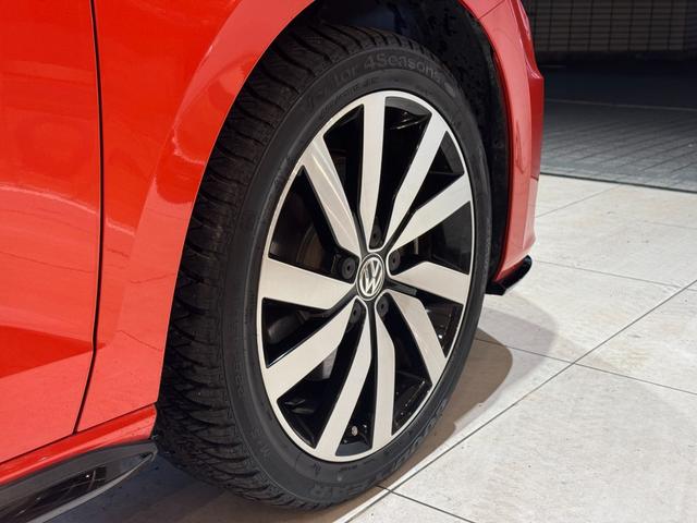 ゴルフトゥーラン ＴＳＩ　Ｒライン　ＡＣＣ　レーンキープアシスト　衝突軽減ブレーキ　純正ナビ　バックカメラ　Ｂｌｕｅｔｏｏｔｈ　ＥＴＣ　ＬＥＤヘッドライト　純正１７インチアルミ（23枚目）