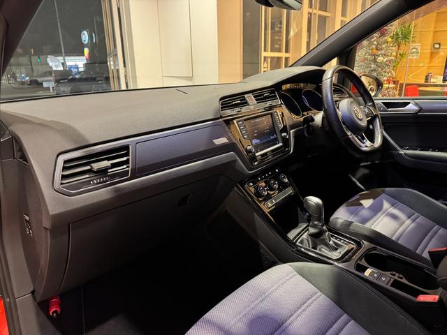 ゴルフトゥーラン ＴＳＩ　Ｒライン　ＡＣＣ　レーンキープアシスト　衝突軽減ブレーキ　純正ナビ　バックカメラ　Ｂｌｕｅｔｏｏｔｈ　ＥＴＣ　ＬＥＤヘッドライト　純正１７インチアルミ（25枚目）