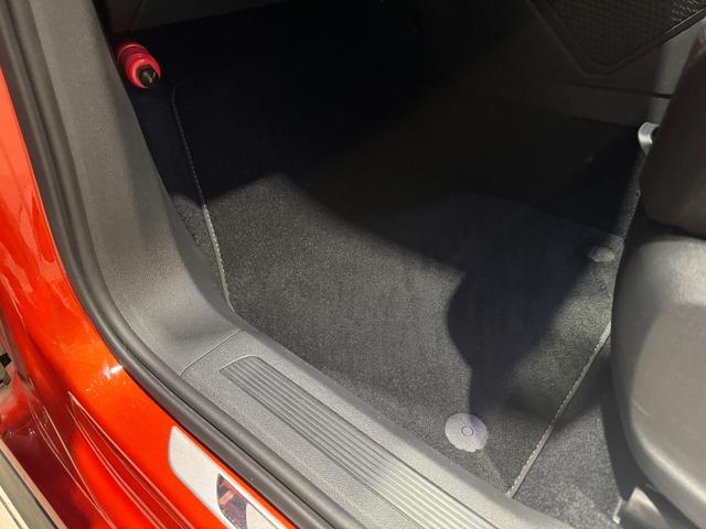 ゴルフトゥーラン ＴＳＩ　Ｒライン　ＡＣＣ　レーンキープアシスト　衝突軽減ブレーキ　純正ナビ　バックカメラ　Ｂｌｕｅｔｏｏｔｈ　ＥＴＣ　ＬＥＤヘッドライト　純正１７インチアルミ（32枚目）