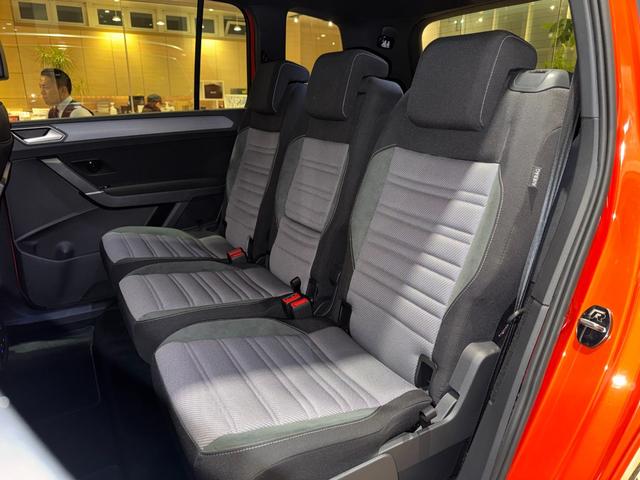 ゴルフトゥーラン ＴＳＩ　Ｒライン　ＡＣＣ　レーンキープアシスト　衝突軽減ブレーキ　純正ナビ　バックカメラ　Ｂｌｕｅｔｏｏｔｈ　ＥＴＣ　ＬＥＤヘッドライト　純正１７インチアルミ（36枚目）