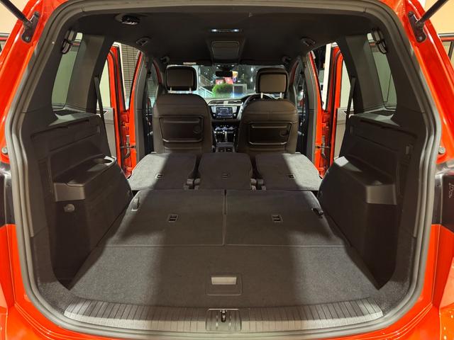 ゴルフトゥーラン ＴＳＩ　Ｒライン　ＡＣＣ　レーンキープアシスト　衝突軽減ブレーキ　純正ナビ　バックカメラ　Ｂｌｕｅｔｏｏｔｈ　ＥＴＣ　ＬＥＤヘッドライト　純正１７インチアルミ（41枚目）