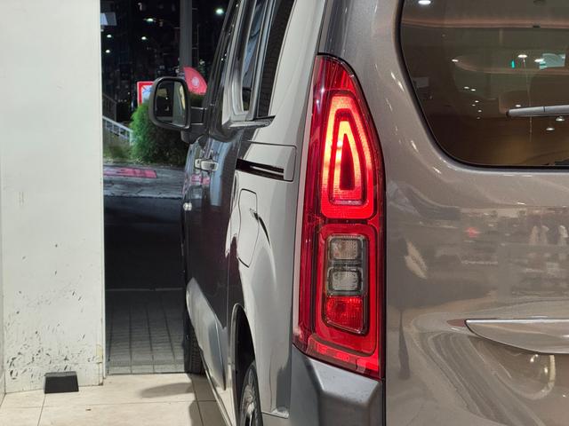 ベルランゴ シャイン ブルーHDi ACC ガラスルーフ サイド・バックカメラ Carplay 前後ドラレコ Bluetooth ETC 純正16インチアルミ(21枚目)