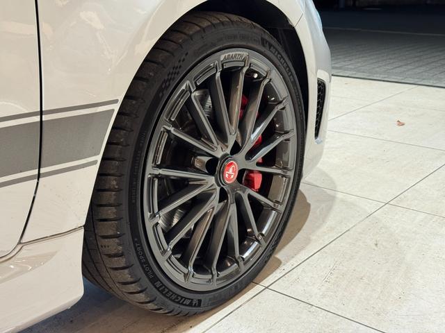 アバルト595 コンペティツィオーネ 5速MT レコードモンツァマフラー bremboキャリパー キセノン Carplay Bluetooth ETC リアパークセンサー 純正17インチアルミ(24枚目)