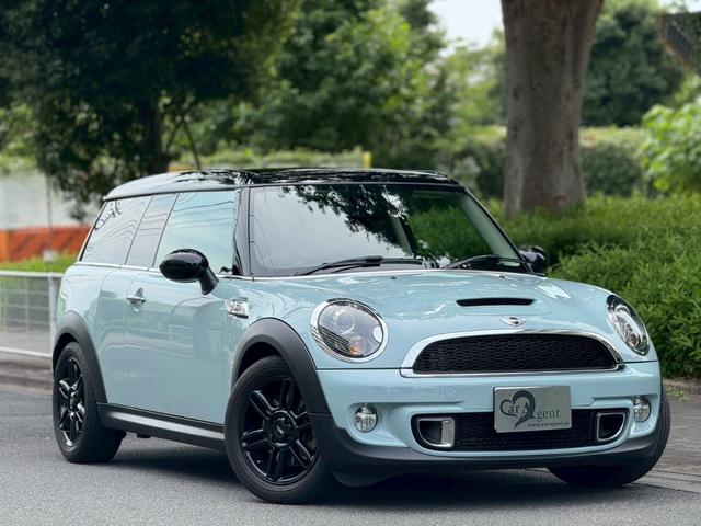 ＭＩＮＩ クーパーＳ　クラブマン　禁煙車／社外ナビ（・バックモニター・Ｂｌｕｅｔｏｏｔｈ・ＴＶ）／障害物センサー／ブラックキセノンヘッドライト／１６インチブラックアルミホイール／ドライブレコーダー／ＥＴＣ／・取説・記録簿・スペアキー有（3枚目）