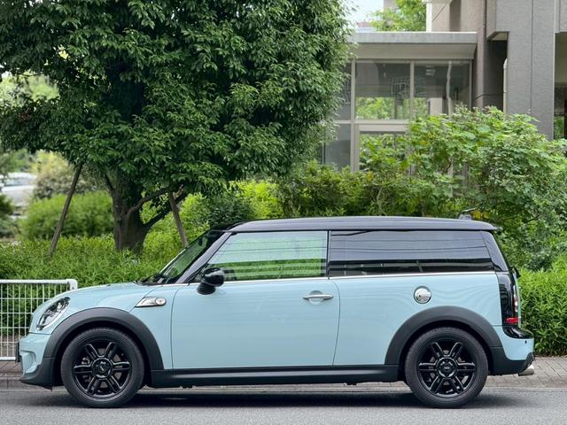ＭＩＮＩ クーパーＳ　クラブマン　禁煙車／社外ナビ（・バックモニター・Ｂｌｕｅｔｏｏｔｈ・ＴＶ）／障害物センサー／ブラックキセノンヘッドライト／１６インチブラックアルミホイール／ドライブレコーダー／ＥＴＣ／・取説・記録簿・スペアキー有（4枚目）