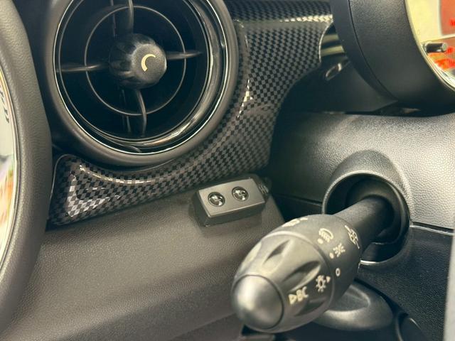 ＭＩＮＩ クーパーＳ　クラブマン　禁煙車／社外ナビ（・バックモニター・Ｂｌｕｅｔｏｏｔｈ・ＴＶ）／障害物センサー／ブラックキセノンヘッドライト／１６インチブラックアルミホイール／ドライブレコーダー／ＥＴＣ／・取説・記録簿・スペアキー有（10枚目）