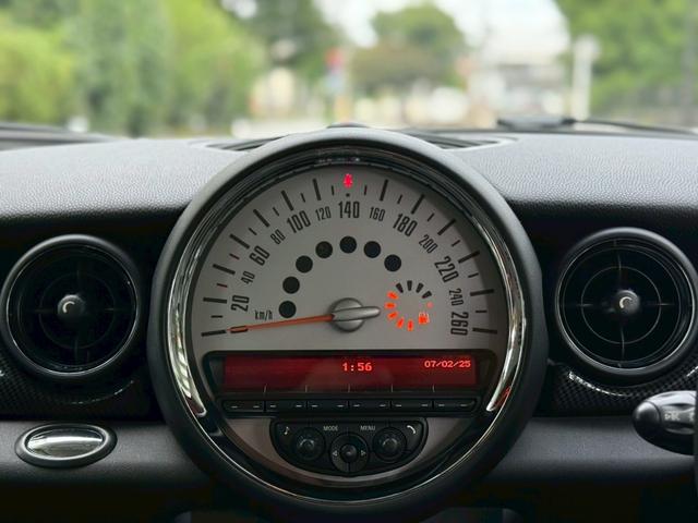 ＭＩＮＩ クーパーＳ　クラブマン　禁煙車／社外ナビ（・バックモニター・Ｂｌｕｅｔｏｏｔｈ・ＴＶ）／障害物センサー／ブラックキセノンヘッドライト／１６インチブラックアルミホイール／ドライブレコーダー／ＥＴＣ／・取説・記録簿・スペアキー有（11枚目）