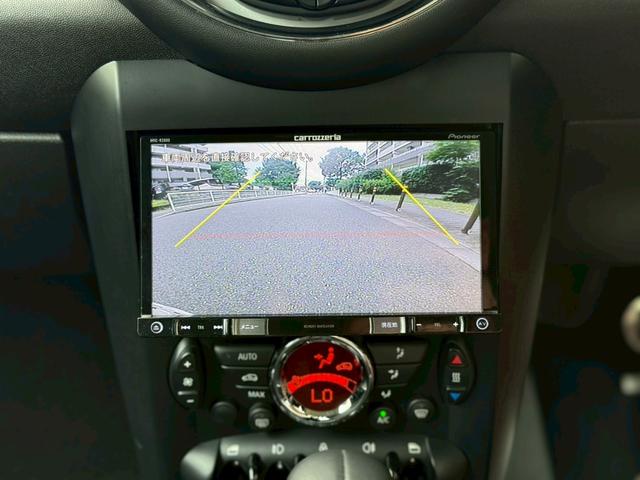 ＭＩＮＩ クーパーＳ　クラブマン　禁煙車／社外ナビ（・バックモニター・Ｂｌｕｅｔｏｏｔｈ・ＴＶ）／障害物センサー／ブラックキセノンヘッドライト／１６インチブラックアルミホイール／ドライブレコーダー／ＥＴＣ／・取説・記録簿・スペアキー有（13枚目）