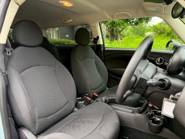 ＭＩＮＩ クーパーＳ　クラブマン　禁煙車／社外ナビ（・バックモニター・Ｂｌｕｅｔｏｏｔｈ・ＴＶ）／障害物センサー／ブラックキセノンヘッドライト／１６インチブラックアルミホイール／ドライブレコーダー／ＥＴＣ／・取説・記録簿・スペアキー有（16枚目）