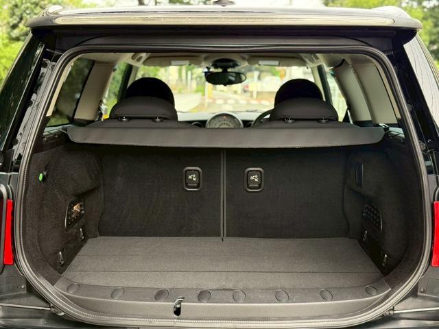 ＭＩＮＩ クーパーＳ　クラブマン　禁煙車／社外ナビ（・バックモニター・Ｂｌｕｅｔｏｏｔｈ・ＴＶ）／障害物センサー／ブラックキセノンヘッドライト／１６インチブラックアルミホイール／ドライブレコーダー／ＥＴＣ／・取説・記録簿・スペアキー有（28枚目）