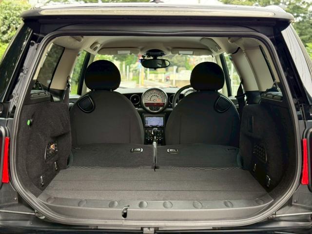 ＭＩＮＩ クーパーＳ　クラブマン　禁煙車／社外ナビ（・バックモニター・Ｂｌｕｅｔｏｏｔｈ・ＴＶ）／障害物センサー／ブラックキセノンヘッドライト／１６インチブラックアルミホイール／ドライブレコーダー／ＥＴＣ／・取説・記録簿・スペアキー有（30枚目）