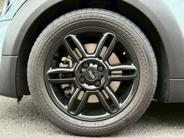 ＭＩＮＩ クーパーＳ　クラブマン　禁煙車／社外ナビ（・バックモニター・Ｂｌｕｅｔｏｏｔｈ・ＴＶ）／障害物センサー／ブラックキセノンヘッドライト／１６インチブラックアルミホイール／ドライブレコーダー／ＥＴＣ／・取説・記録簿・スペアキー有（31枚目）