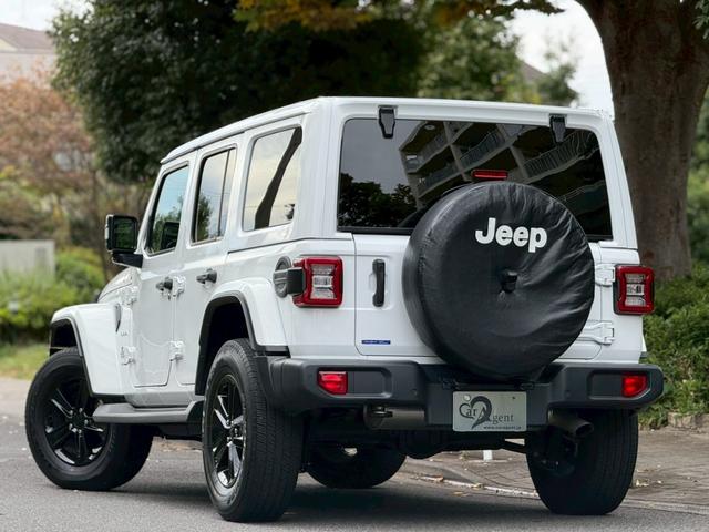 ジープ・ラングラーアンリミテッド サハラ ワンオーナー/禁煙車/ホイール付きスタッドレスタイヤ有/グロスブラック18AW/レザシート/LEDヘッドライト/バックカメラ/ショートアンテナ/Apple CarPlay対応(6枚目)