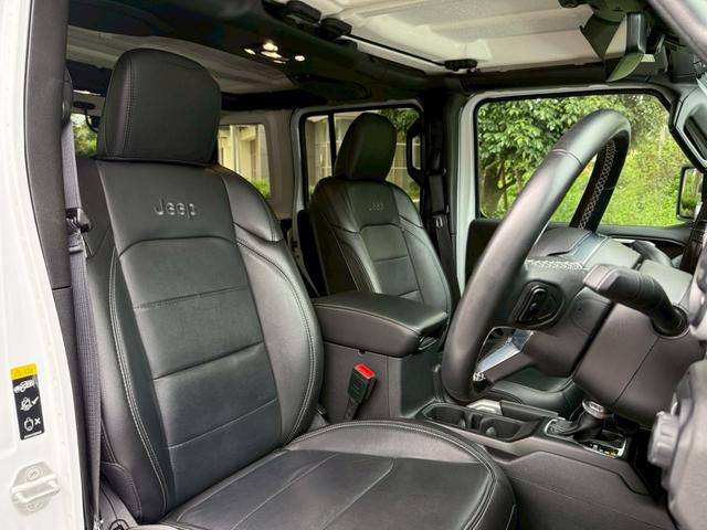ジープ・ラングラーアンリミテッド サハラ ワンオーナー/禁煙車/ホイール付きスタッドレスタイヤ有/グロスブラック18AW/レザシート/LEDヘッドライト/バックカメラ/ショートアンテナ/Apple CarPlay対応(17枚目)