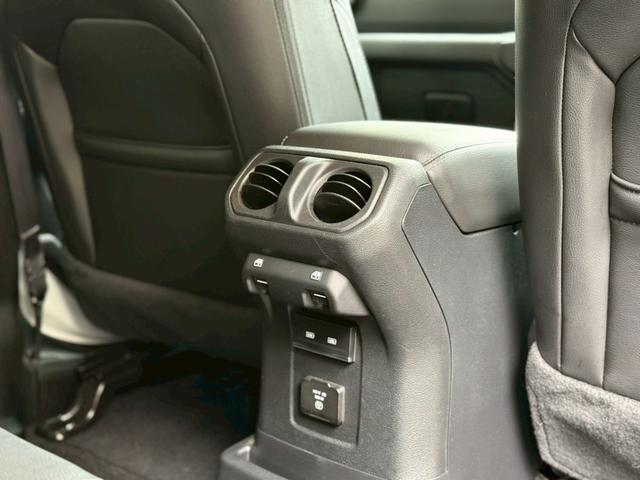 ジープ・ラングラーアンリミテッド サハラ ワンオーナー/禁煙車/ホイール付きスタッドレスタイヤ有/グロスブラック18AW/レザシート/LEDヘッドライト/バックカメラ/ショートアンテナ/Apple CarPlay対応(25枚目)