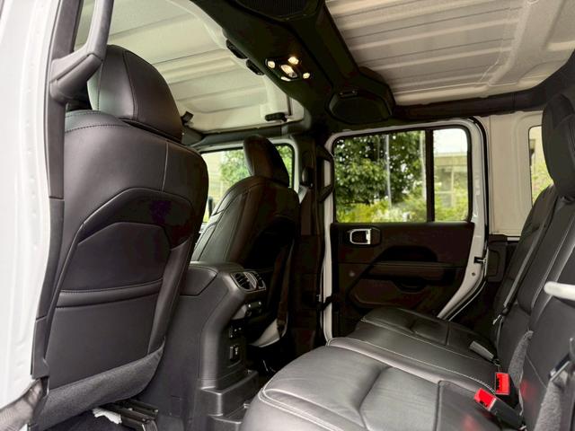 ジープ・ラングラーアンリミテッド サハラ ワンオーナー/禁煙車/ホイール付きスタッドレスタイヤ有/グロスブラック18AW/レザシート/LEDヘッドライト/バックカメラ/ショートアンテナ/Apple CarPlay対応(26枚目)