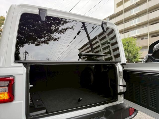 ジープ・ラングラーアンリミテッド サハラ ワンオーナー/禁煙車/ホイール付きスタッドレスタイヤ有/グロスブラック18AW/レザシート/LEDヘッドライト/バックカメラ/ショートアンテナ/Apple CarPlay対応(27枚目)