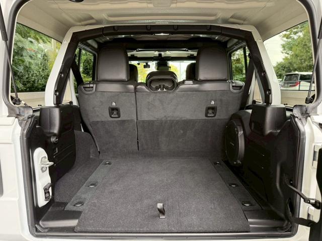 ジープ・ラングラーアンリミテッド サハラ ワンオーナー/禁煙車/ホイール付きスタッドレスタイヤ有/グロスブラック18AW/レザシート/LEDヘッドライト/バックカメラ/ショートアンテナ/Apple CarPlay対応(28枚目)