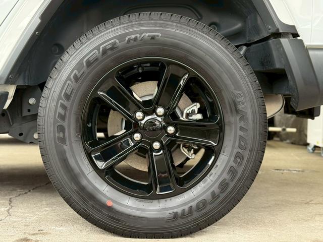 ジープ・ラングラーアンリミテッド サハラ ワンオーナー/禁煙車/ホイール付きスタッドレスタイヤ有/グロスブラック18AW/レザシート/LEDヘッドライト/バックカメラ/ショートアンテナ/Apple CarPlay対応(31枚目)