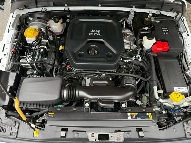 ジープ・ラングラーアンリミテッド サハラ ワンオーナー/禁煙車/ホイール付きスタッドレスタイヤ有/グロスブラック18AW/レザシート/LEDヘッドライト/バックカメラ/ショートアンテナ/Apple CarPlay対応(33枚目)