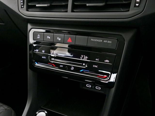 Ｔ－クロス ＴＳＩ　アクティブ　セーフティＰＫＧ　純正ナビ　バックカメラ　障害物センサー　後方死角検知機能　駐車支援システム　ＡＣＣ　ＬＥＤヘッドライト　スマートキー　ｃａｒｐｌａｙ対応　禁煙使用　ワンオーナー　認定中古車保証１年（13枚目）