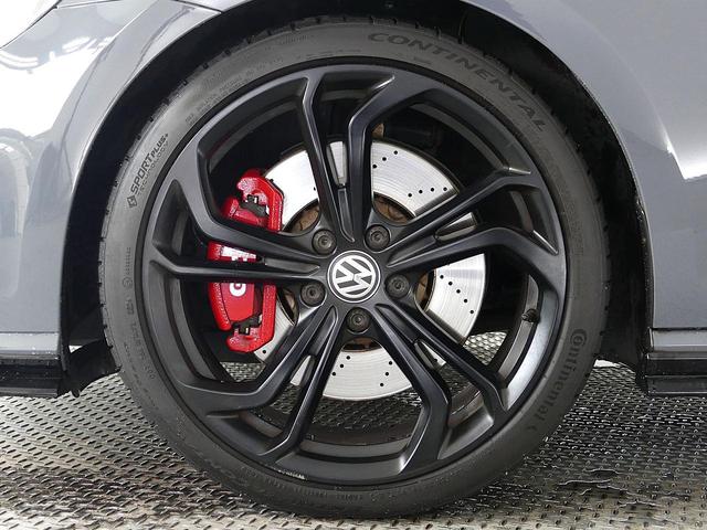 ゴルフＧＴＩ ＴＣＲ　全国限定６００台ＧＴＩ　ＴＣＲ　専用１９インチＡＷ　純正ナビＴＶ　バックカメラ　障害物センサー　ＬＥＤヘッドライト　ＡＣＣ　後方死角検知機能　禁煙使用　認定中古車保証１年付（4枚目）