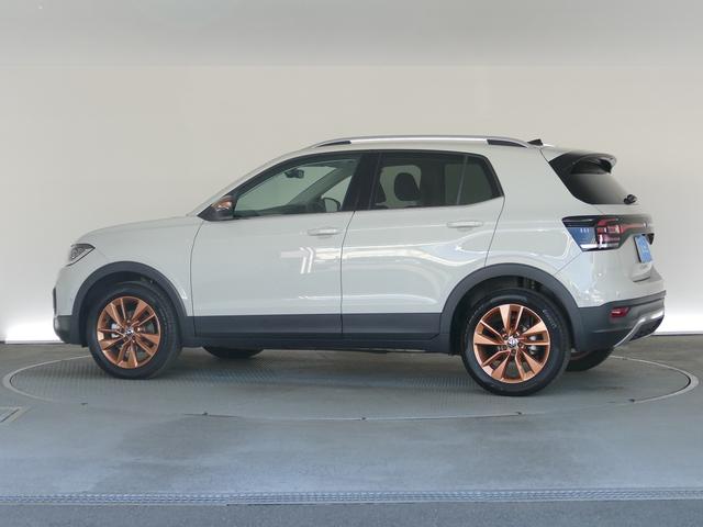 Ｔ－クロス カッパースタイル　当社デモカー使用車両　特別仕様車カッパー　純正ナビ　バックカメラ　障害物センサー　デジタルメーター　専用１７インチＡＷ　ＡＣＣ　ＬＥＤヘッドライト　後方死角検知機能　駐車支援システム　禁煙ワンオーナー（48枚目）