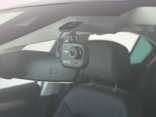 パサート TSIエレガンスライン 純正ナビ、アダプティブクルーズコントロール、レーンキープアシスト、リヤバックカメラ、ブラインドスポット、運転席・助手席シートヒーター 禁煙使用 ワンオーナー 認定中古車保証1年付(3枚目)