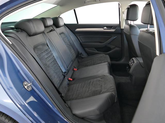 パサート TSIエレガンスライン 純正ナビ、アダプティブクルーズコントロール、レーンキープアシスト、リヤバックカメラ、ブラインドスポット、運転席・助手席シートヒーター 禁煙使用 ワンオーナー 認定中古車保証1年付(11枚目)