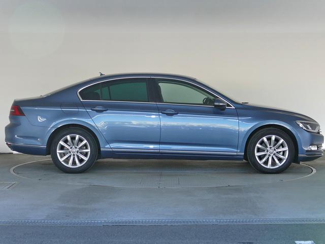 パサート TSIエレガンスライン 純正ナビ、アダプティブクルーズコントロール、レーンキープアシスト、リヤバックカメラ、ブラインドスポット、運転席・助手席シートヒーター 禁煙使用 ワンオーナー 認定中古車保証1年付(17枚目)