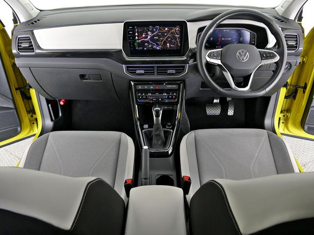 Ｔ－クロス ＴＳＩ　スタイル　当社試乗車　マイナー後モデル　新色グレープイエロー　セーフティー　デザインＰＫＧ　プレミアムサウンド　ＩＱ．ＬＥＤヘッドライト　ＡＣＣ　トラベルアシスト　後方死角検知機能　駐車支援システム　禁煙使用（7枚目）