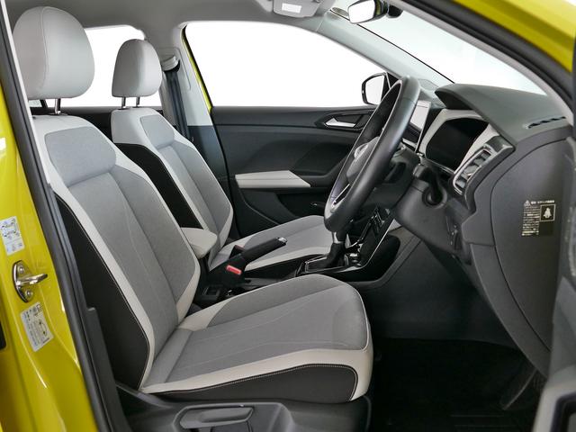 Ｔ－クロス ＴＳＩ　スタイル　当社試乗車　マイナー後モデル　新色グレープイエロー　セーフティー　デザインＰＫＧ　プレミアムサウンド　ＩＱ．ＬＥＤヘッドライト　ＡＣＣ　トラベルアシスト　後方死角検知機能　駐車支援システム　禁煙使用（9枚目）